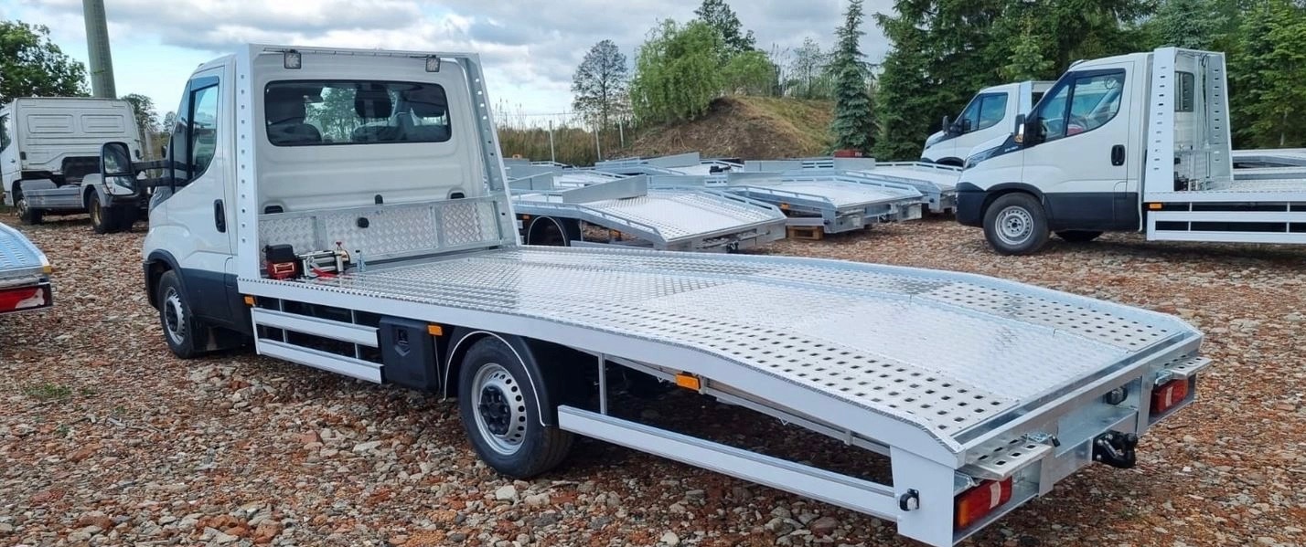 Iveco Daily 70C med tippbart flak